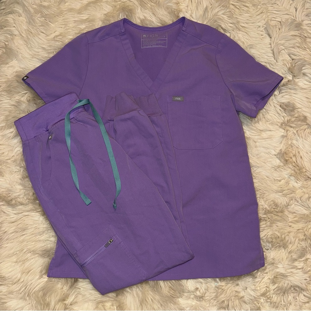 Women’s Figs S & S Petite SET in Lilac Dawn